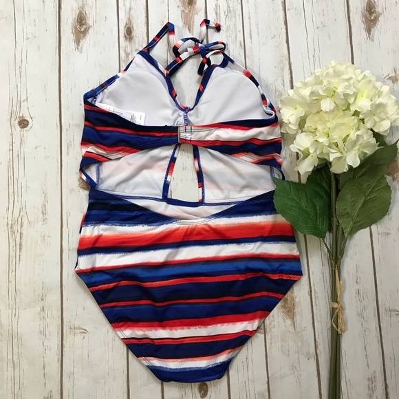 Clean Water one pieces Bathing Suit - Picture 2 of 7